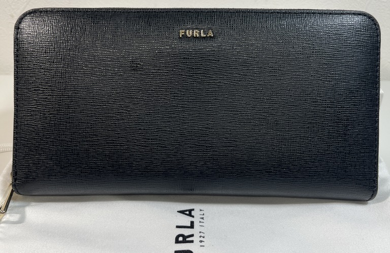 FURLA ラウンドジップウォレットの高価買取致します！！