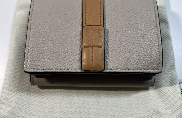 ロエベ トライフォールドウォレットの高価買取は買取大吉にお任せ！！