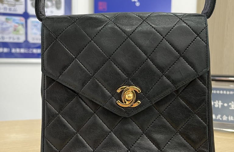 CHANEL ラム ターンロックのハンドバッグを高く売るなら買取大吉ですね！！