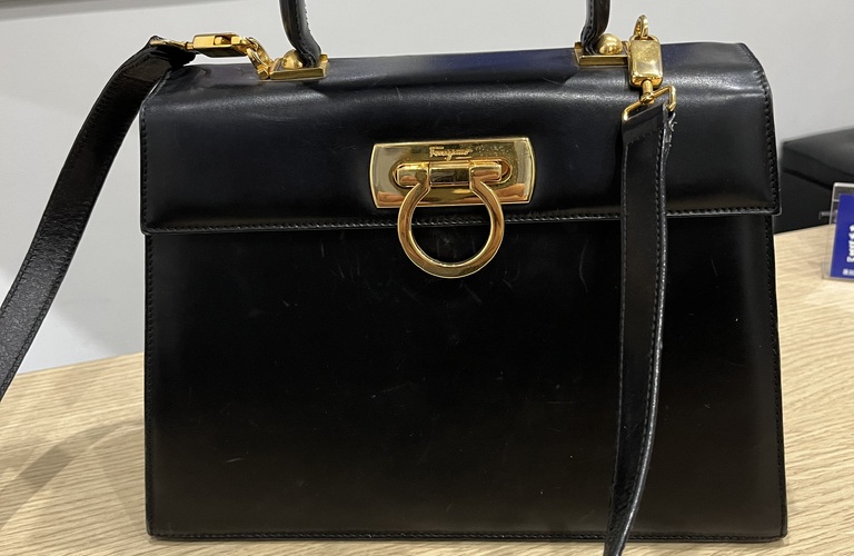 Ferragamo ガンチーニの2WAYハンドバッグを高く売るなら買取大吉にお任せ下さい！！