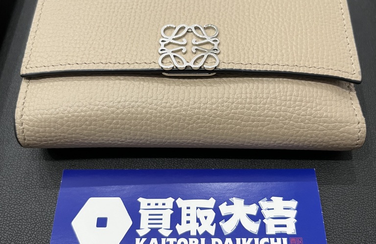 ロエベ アナグラム コンパクトウォレットの高価買取は買取大吉にお任せ下さい！！
