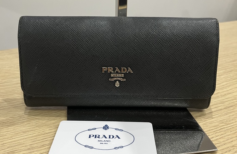 PRADA プラダ　長財布