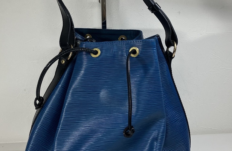 ヴィトン エピ プチノエ M44152のバッグ