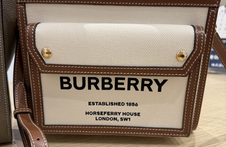 Burberry ショルダーバッグ　ミニポケットバッグを高く売るなら大吉！！