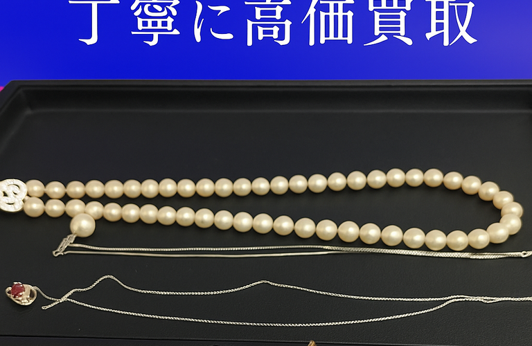 「真珠の輝き、エメラルドの深み、ルビーの煌めき…。大切に受け継がれてきたジュエリーは、時代を超えて価値を放ちます。