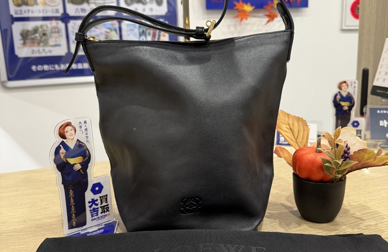 ロエベ　アナグラム　ショルダーバッグ　高価買取