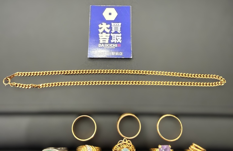今回はネックレスやリングなど、複数のアクセサリーをお買取させていただきました。