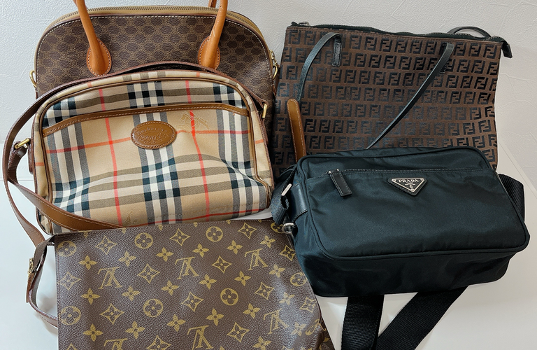 古いブランドバッグ、捨てる前に！思わぬ価値が眠っているかもしれません👜✨